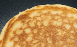 表面がまだらになったホットケーキ