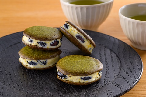 黒豆サンドラングドシャ