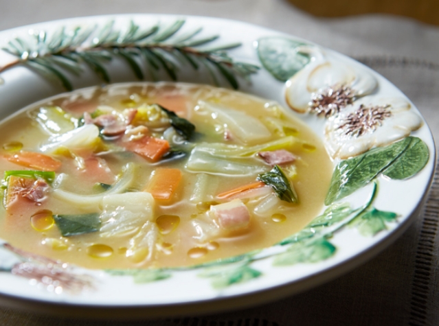 白菜と残り野菜のくたくた煮スープ
