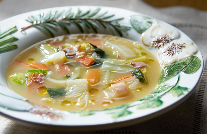 白菜と残り野菜のくたくた煮スープ